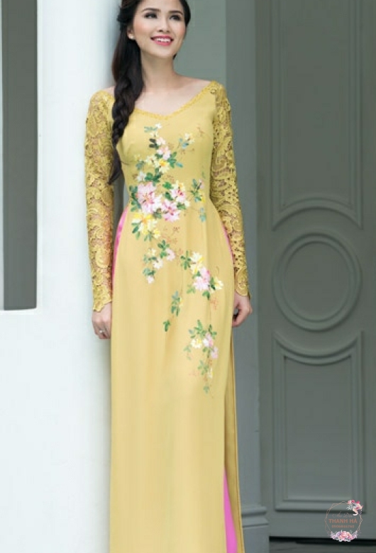 Áo dài tơ trắng vẽ hoa