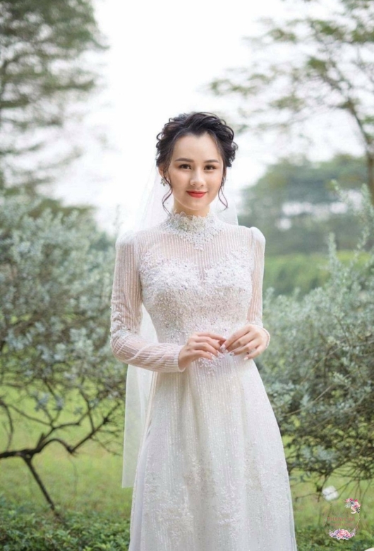 Áo dài cô dâu trắng kết ren