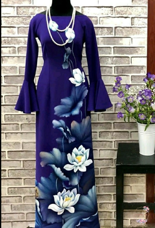 Áo dài tơ trắng vẽ hoa